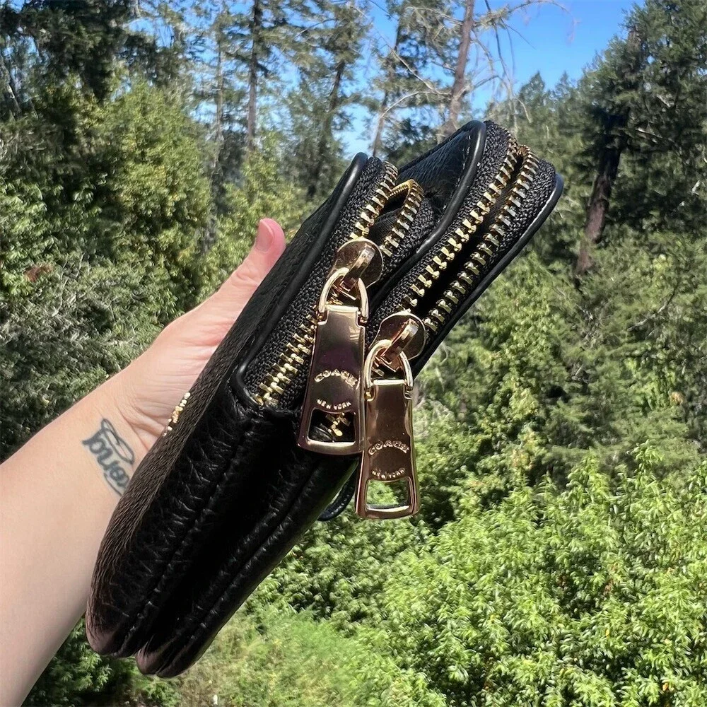Coach color black